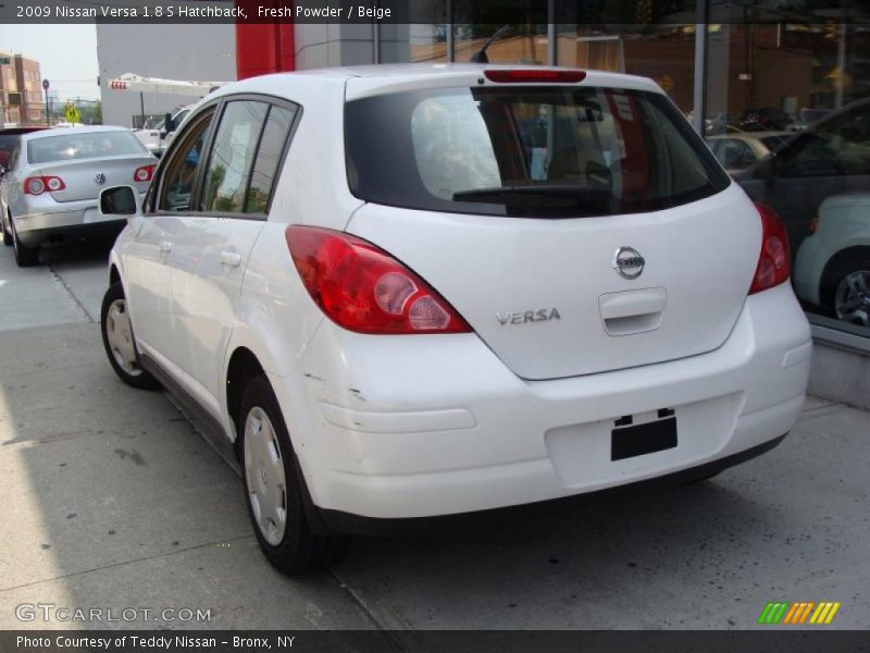 Fresh Powder / Beige 2009 Nissan Versa 1.8 S Hatchback