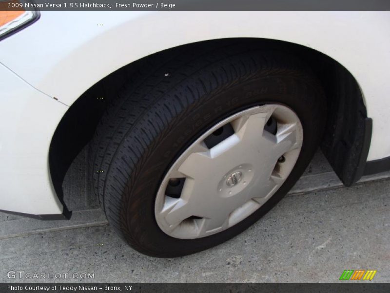 Fresh Powder / Beige 2009 Nissan Versa 1.8 S Hatchback