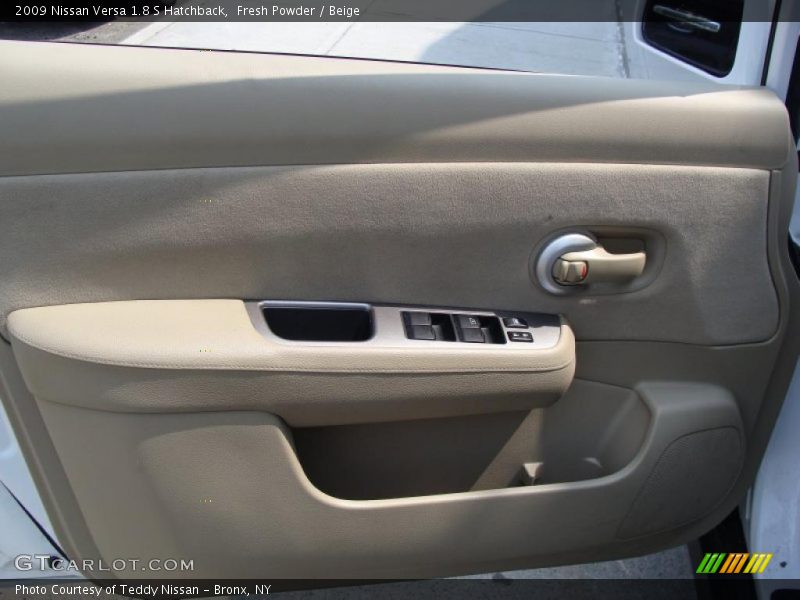 Fresh Powder / Beige 2009 Nissan Versa 1.8 S Hatchback