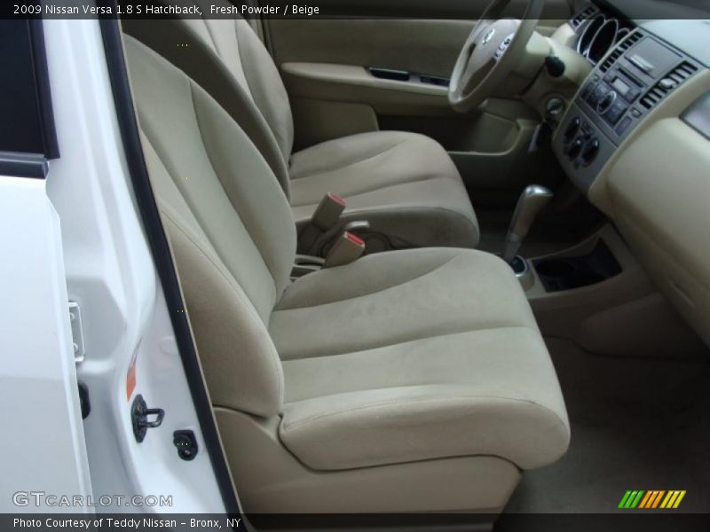 Fresh Powder / Beige 2009 Nissan Versa 1.8 S Hatchback