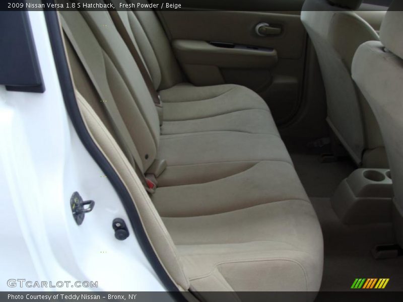 Fresh Powder / Beige 2009 Nissan Versa 1.8 S Hatchback