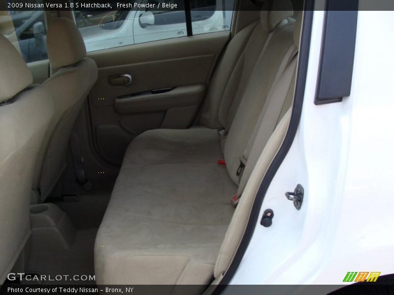 Fresh Powder / Beige 2009 Nissan Versa 1.8 S Hatchback