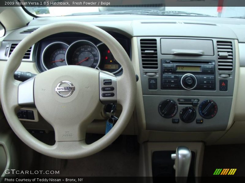 Fresh Powder / Beige 2009 Nissan Versa 1.8 S Hatchback