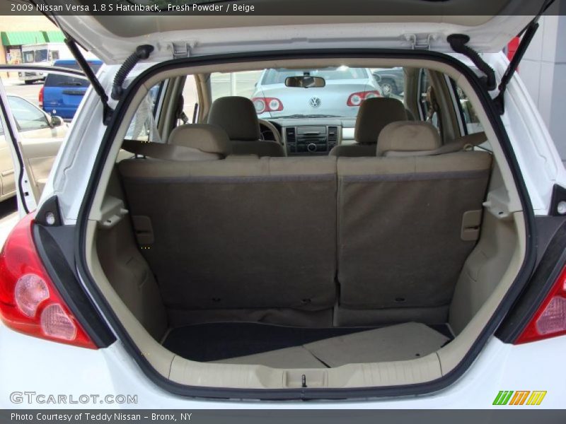 Fresh Powder / Beige 2009 Nissan Versa 1.8 S Hatchback