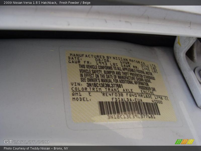 Fresh Powder / Beige 2009 Nissan Versa 1.8 S Hatchback