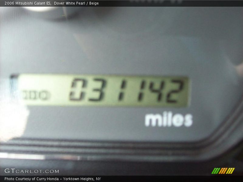 Dover White Pearl / Beige 2006 Mitsubishi Galant ES