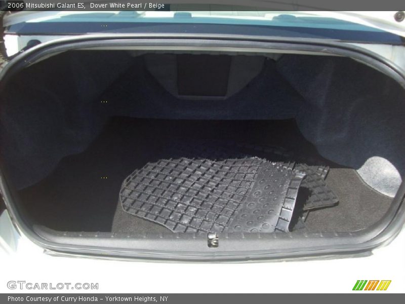 Dover White Pearl / Beige 2006 Mitsubishi Galant ES