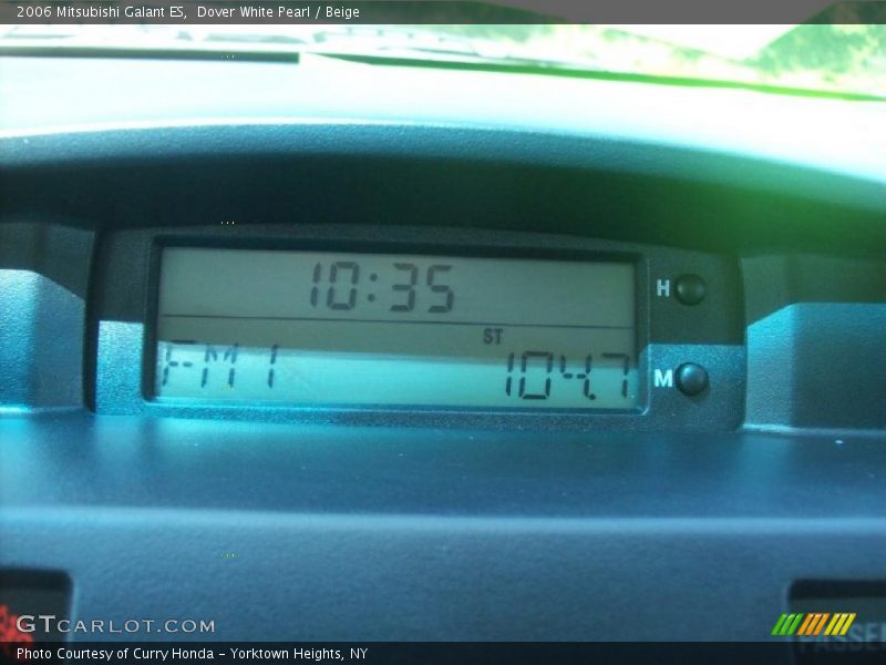 Dover White Pearl / Beige 2006 Mitsubishi Galant ES