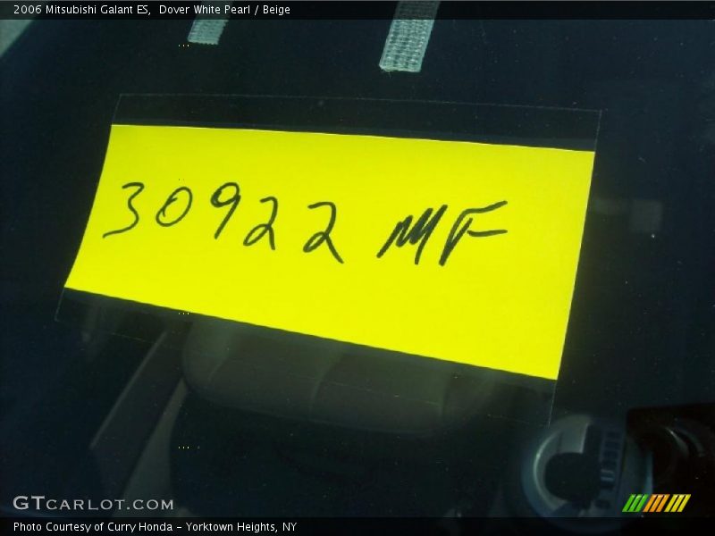 Dover White Pearl / Beige 2006 Mitsubishi Galant ES