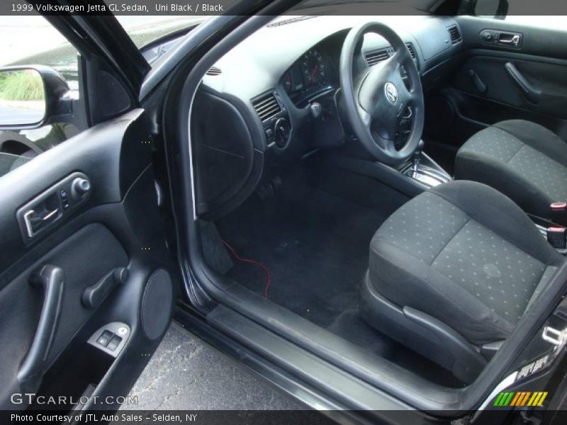 Uni Black / Black 1999 Volkswagen Jetta GL Sedan
