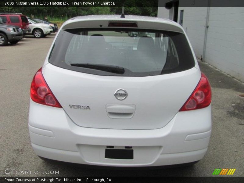Fresh Powder / Charcoal 2009 Nissan Versa 1.8 S Hatchback