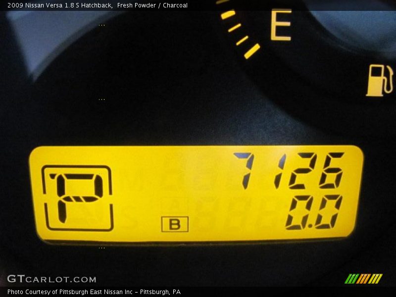 Fresh Powder / Charcoal 2009 Nissan Versa 1.8 S Hatchback