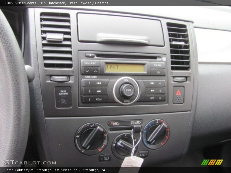 Fresh Powder / Charcoal 2009 Nissan Versa 1.8 S Hatchback