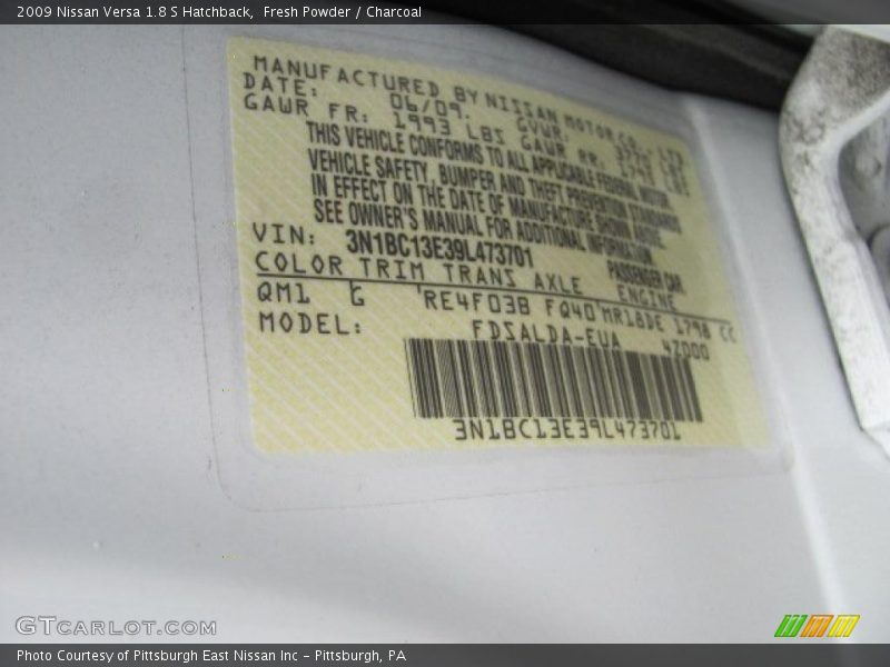 Fresh Powder / Charcoal 2009 Nissan Versa 1.8 S Hatchback