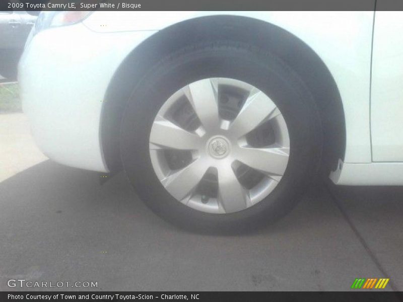 Super White / Bisque 2009 Toyota Camry LE