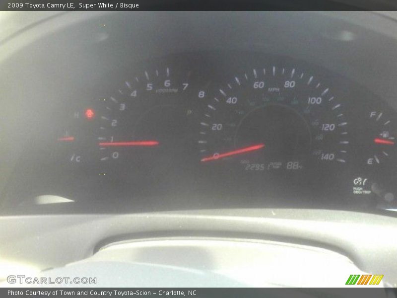 Super White / Bisque 2009 Toyota Camry LE