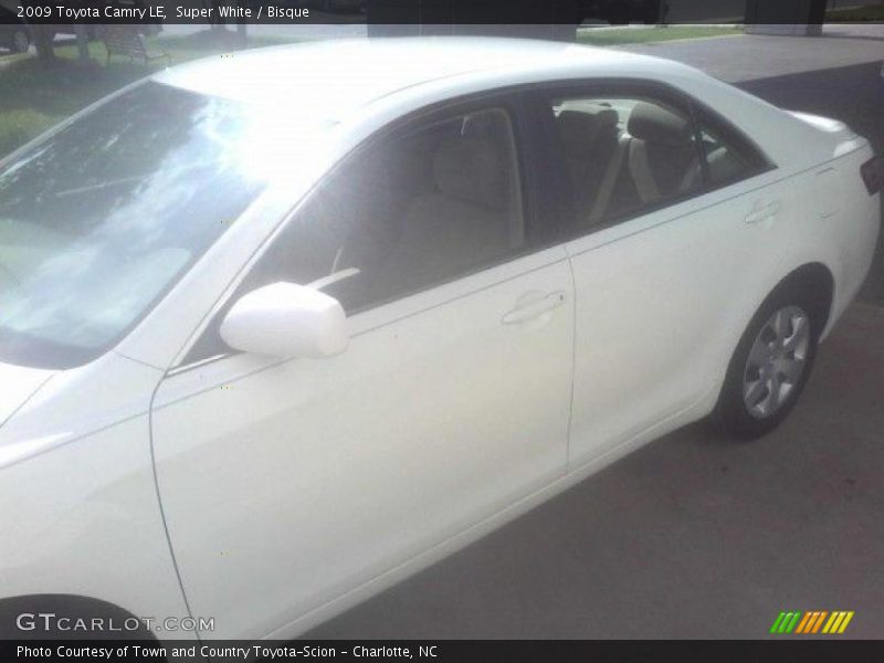 Super White / Bisque 2009 Toyota Camry LE