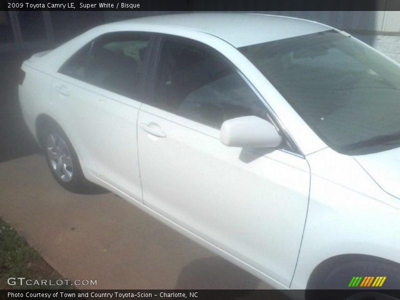 Super White / Bisque 2009 Toyota Camry LE