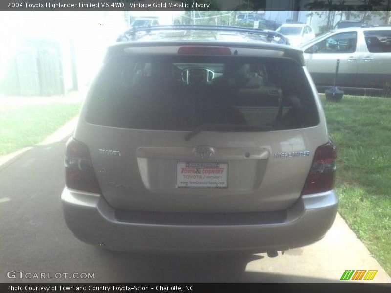Vintage Gold Metallic / Ivory 2004 Toyota Highlander Limited V6 4WD