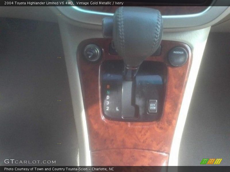 Vintage Gold Metallic / Ivory 2004 Toyota Highlander Limited V6 4WD