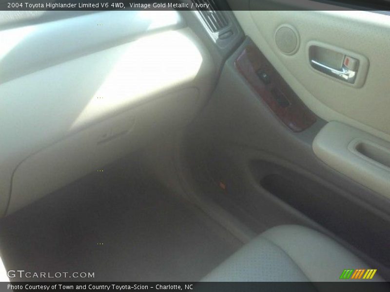 Vintage Gold Metallic / Ivory 2004 Toyota Highlander Limited V6 4WD