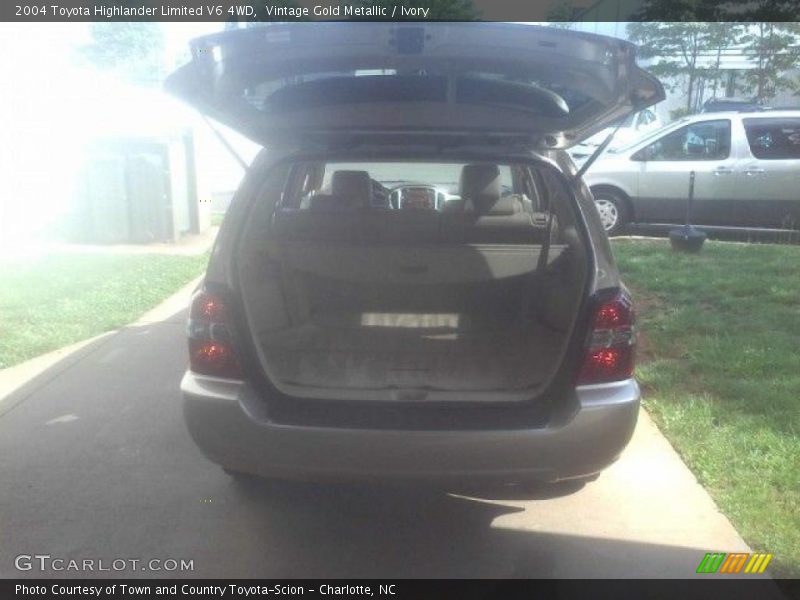 Vintage Gold Metallic / Ivory 2004 Toyota Highlander Limited V6 4WD