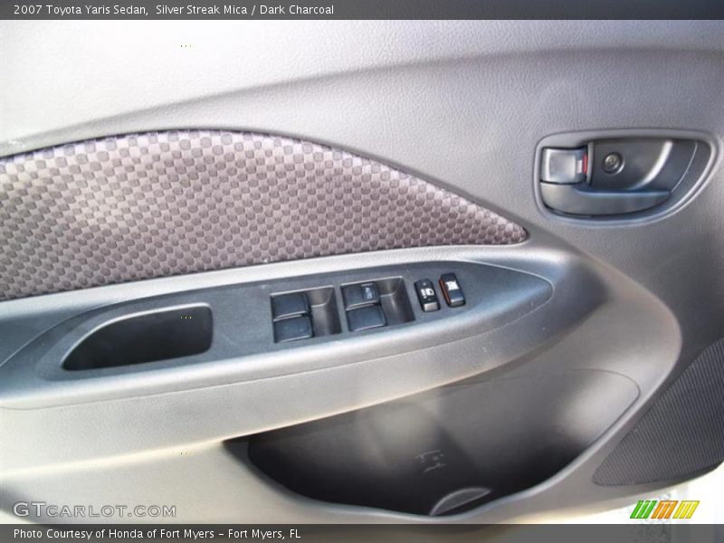 Silver Streak Mica / Dark Charcoal 2007 Toyota Yaris Sedan