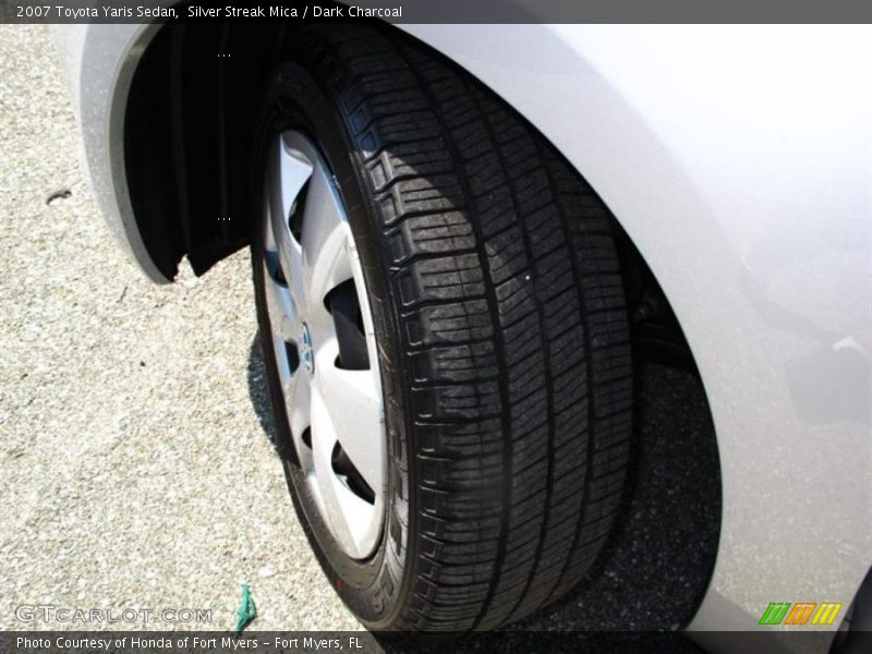Silver Streak Mica / Dark Charcoal 2007 Toyota Yaris Sedan