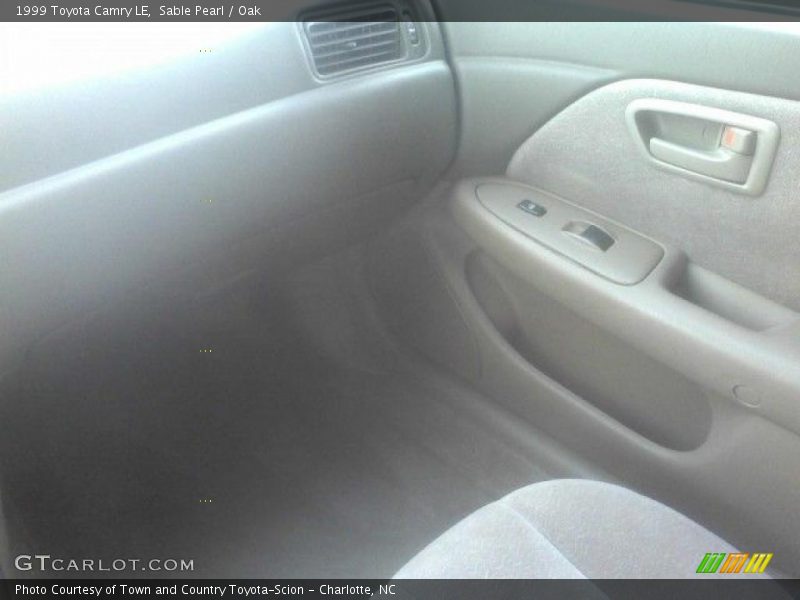 Sable Pearl / Oak 1999 Toyota Camry LE