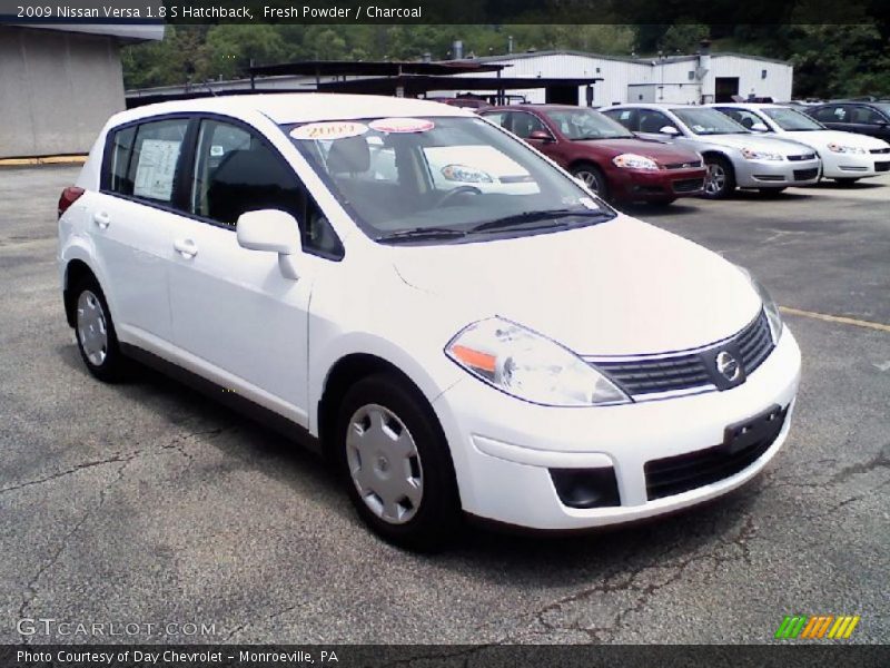 Fresh Powder / Charcoal 2009 Nissan Versa 1.8 S Hatchback