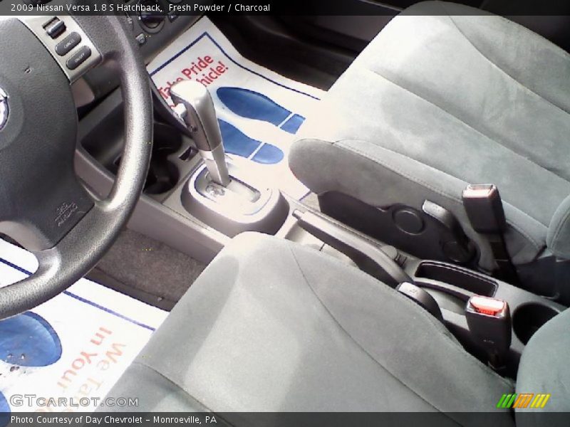 Fresh Powder / Charcoal 2009 Nissan Versa 1.8 S Hatchback