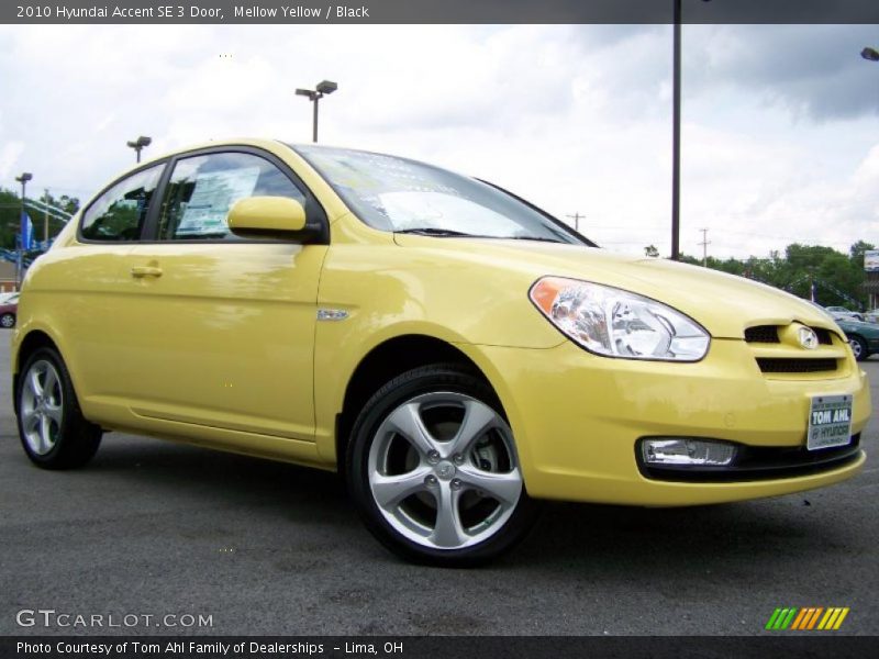 Mellow Yellow / Black 2010 Hyundai Accent SE 3 Door