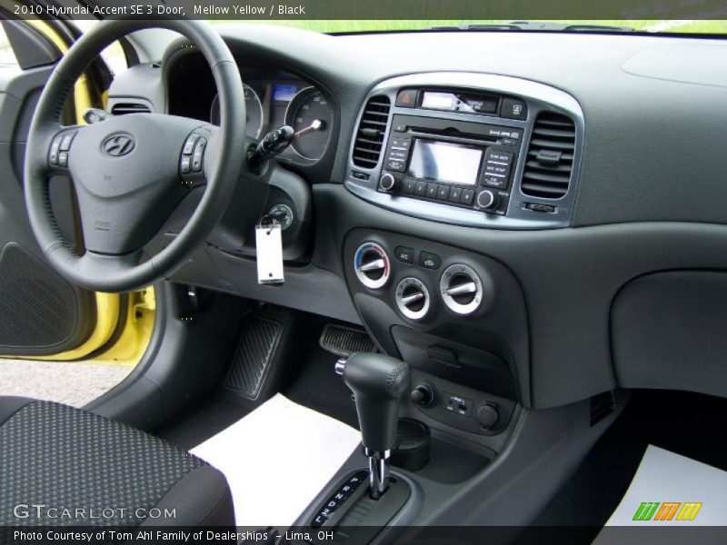 Mellow Yellow / Black 2010 Hyundai Accent SE 3 Door