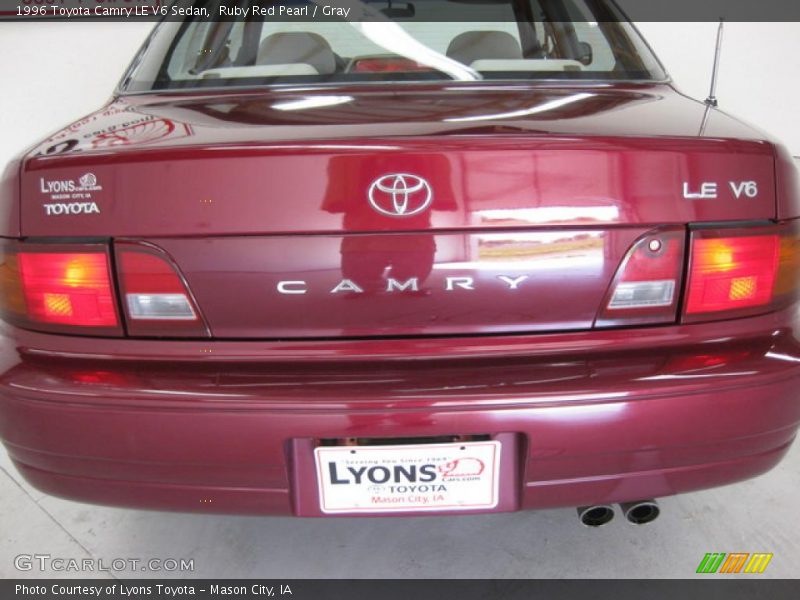 Ruby Red Pearl / Gray 1996 Toyota Camry LE V6 Sedan