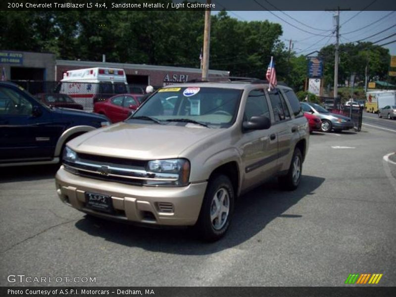 Sandstone Metallic / Light Cashmere 2004 Chevrolet TrailBlazer LS 4x4