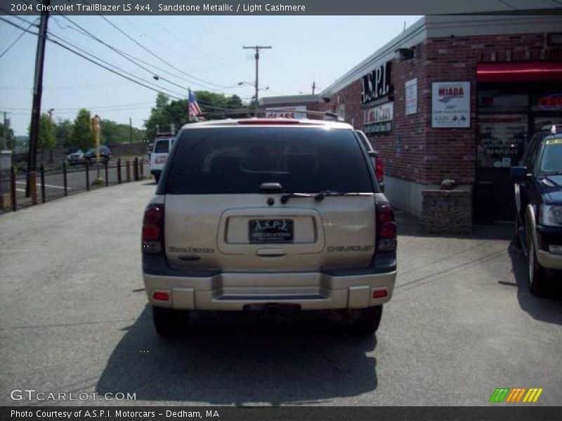 Sandstone Metallic / Light Cashmere 2004 Chevrolet TrailBlazer LS 4x4