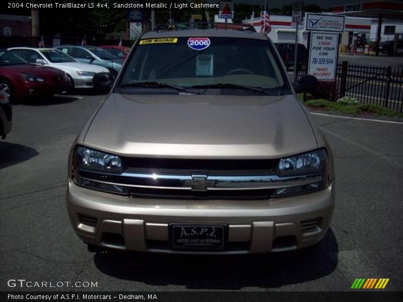 Sandstone Metallic / Light Cashmere 2004 Chevrolet TrailBlazer LS 4x4