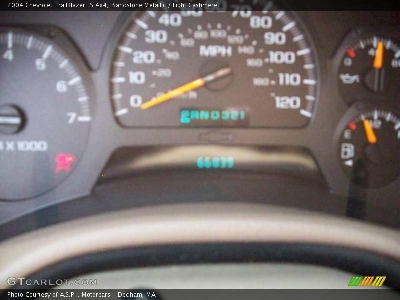 Sandstone Metallic / Light Cashmere 2004 Chevrolet TrailBlazer LS 4x4