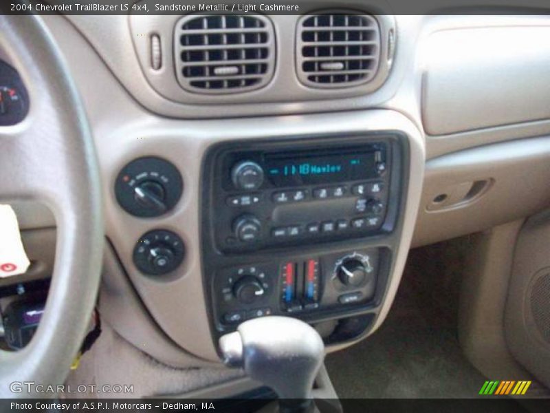 Sandstone Metallic / Light Cashmere 2004 Chevrolet TrailBlazer LS 4x4