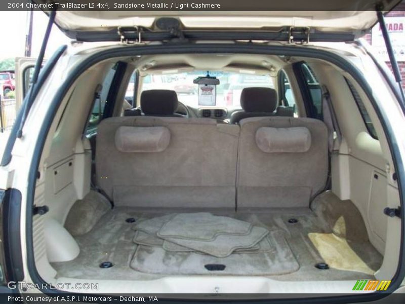 Sandstone Metallic / Light Cashmere 2004 Chevrolet TrailBlazer LS 4x4