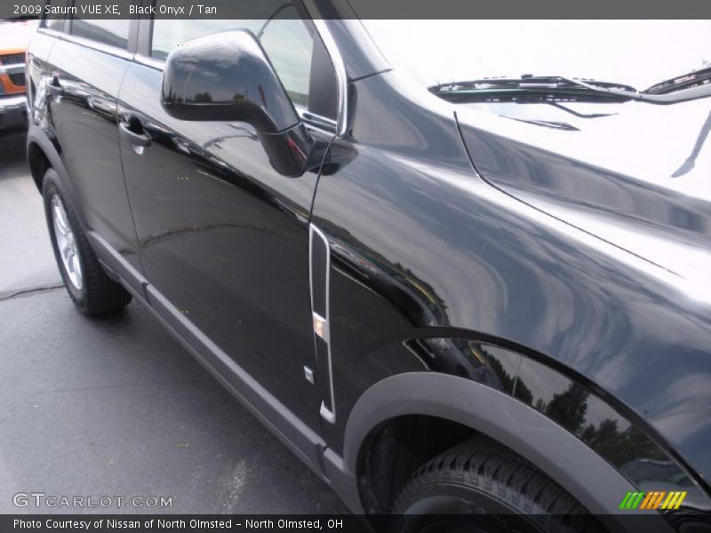 Black Onyx / Tan 2009 Saturn VUE XE