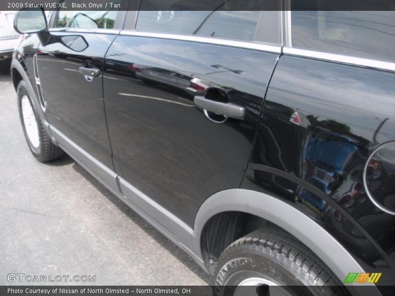 Black Onyx / Tan 2009 Saturn VUE XE