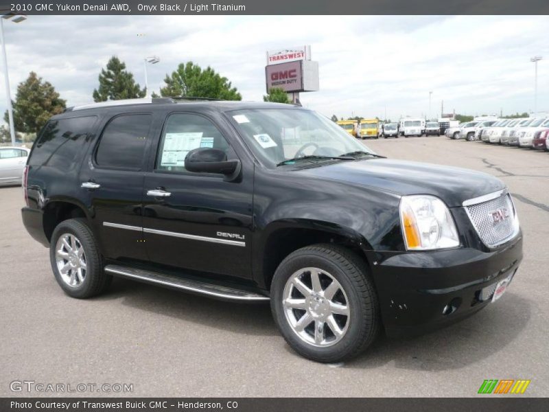 Onyx Black / Light Titanium 2010 GMC Yukon Denali AWD