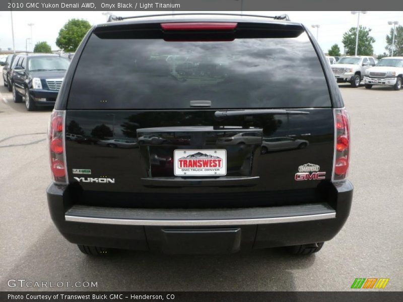 Onyx Black / Light Titanium 2010 GMC Yukon Denali AWD