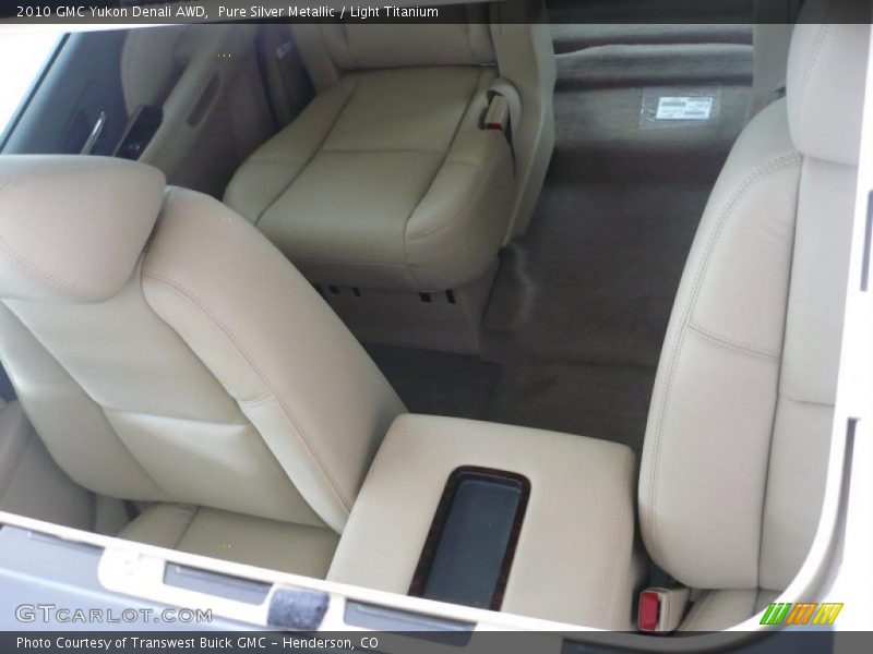 Pure Silver Metallic / Light Titanium 2010 GMC Yukon Denali AWD