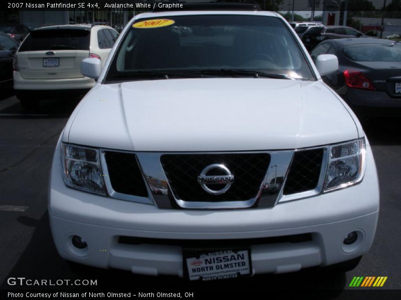 Avalanche White / Graphite 2007 Nissan Pathfinder SE 4x4