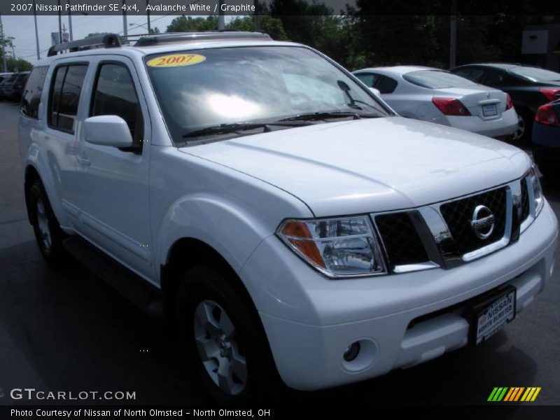 Avalanche White / Graphite 2007 Nissan Pathfinder SE 4x4