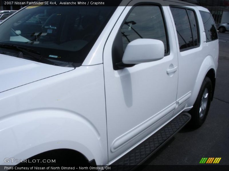 Avalanche White / Graphite 2007 Nissan Pathfinder SE 4x4