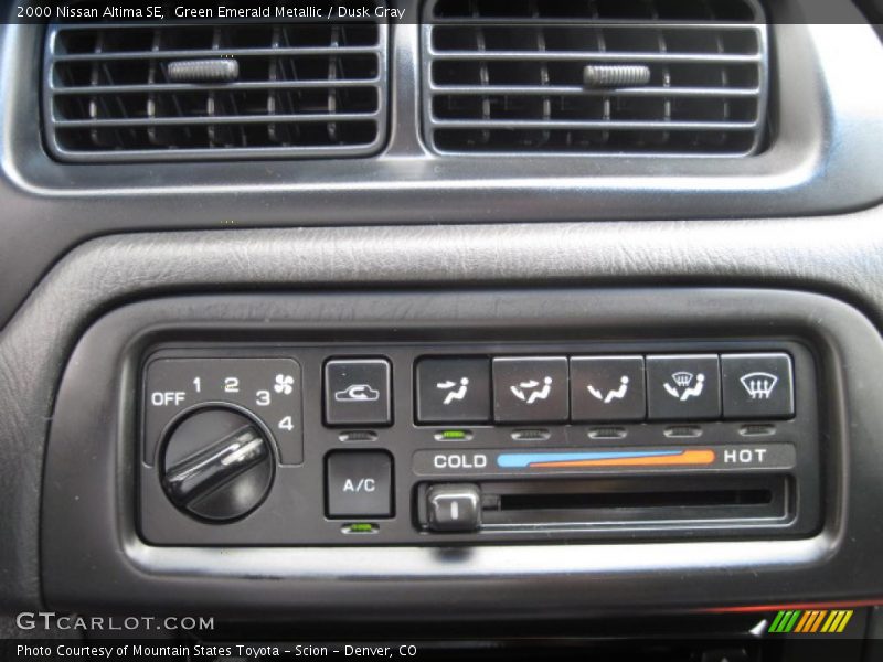 Green Emerald Metallic / Dusk Gray 2000 Nissan Altima SE