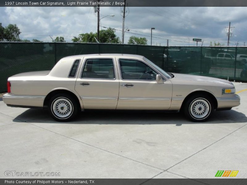 Light Prairie Tan Metallic / Beige 1997 Lincoln Town Car Signature